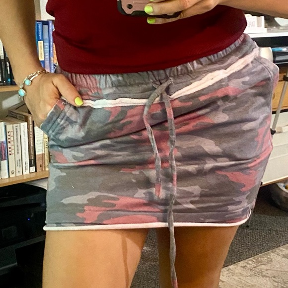 adorable CAMO mini skirt, mauve/gray/violet, NEW! - Picture 2 of 15